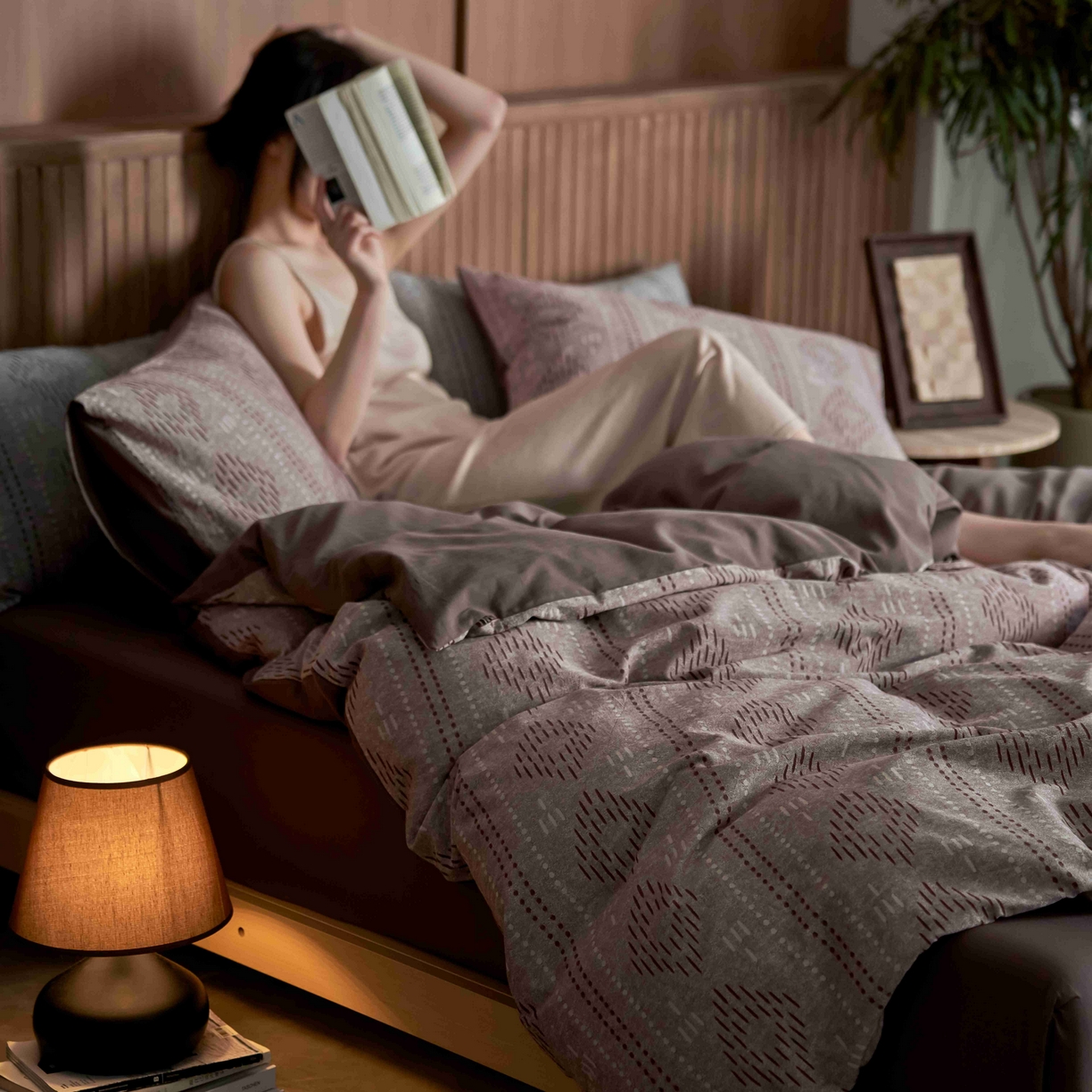 91家纺网 家纺一手货源 找家纺 安莱生活 2025春夏新款空气层色织提花四件套费尔岛系列 费尔岛-咖啡