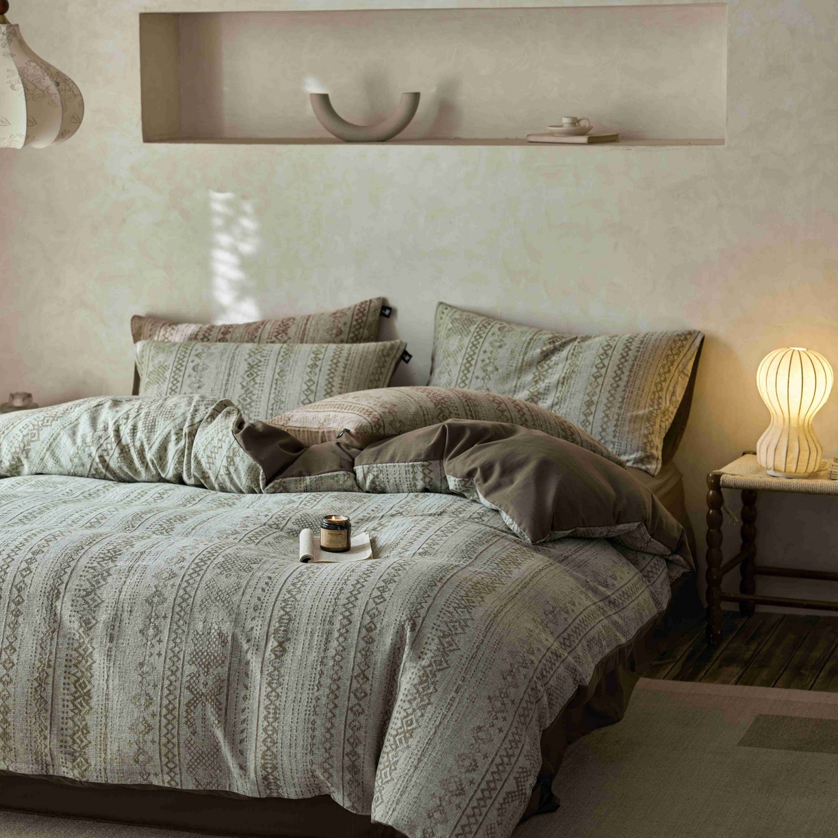 91家纺网 家纺一手货源 找家纺 安莱生活 2025春夏新款空气层色织提花四件套南阳假日系列 南阳假日-灰咖