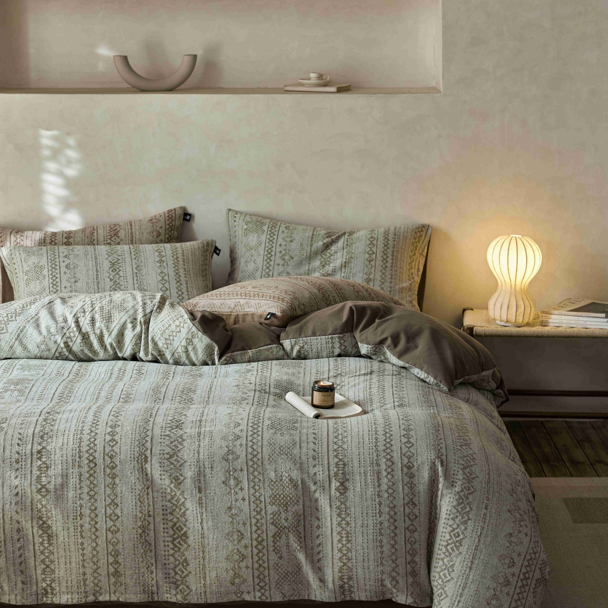 91家纺网 家纺一手货源 找家纺 安莱生活 2025春夏新款空气层色织提花四件套南阳假日系列 南阳假日-灰咖