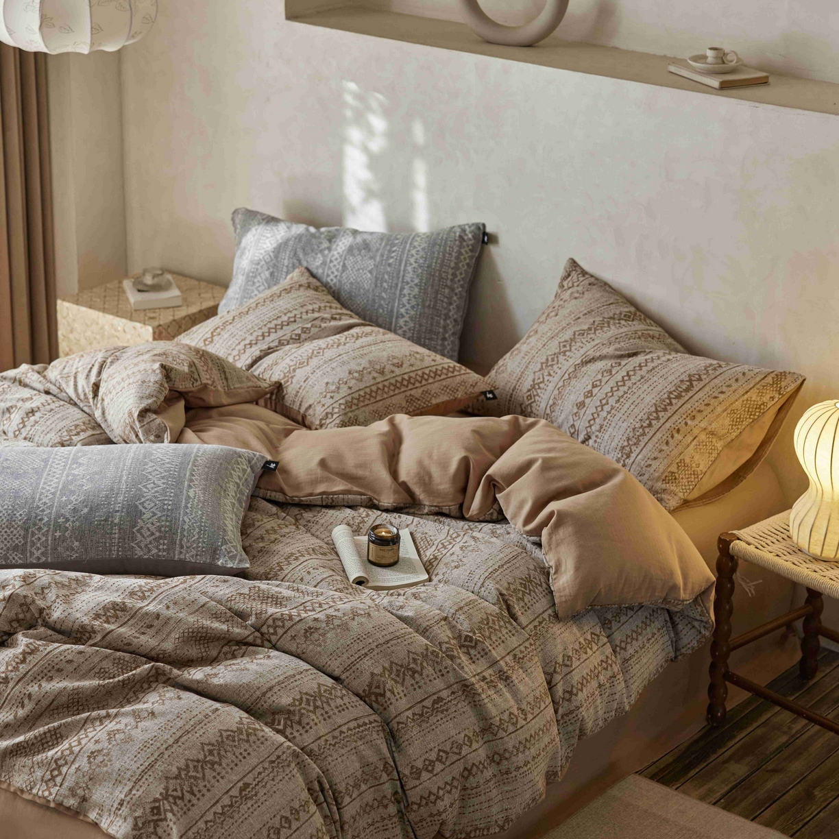 91家纺网 家纺一手货源 找家纺 安莱生活 2025春夏新款空气层色织提花四件套南阳假日系列 南阳假日-卡其