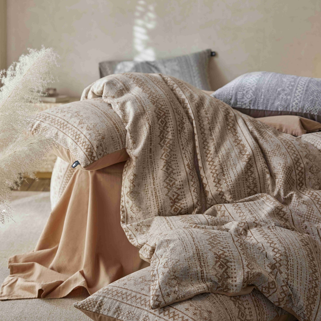 91家纺网 家纺一手货源 找家纺 安莱生活 2025春夏新款空气层色织提花四件套南阳假日系列 南阳假日-卡其