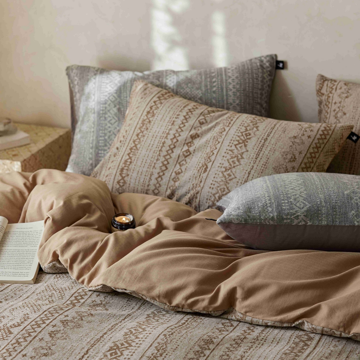 91家纺网 家纺一手货源 找家纺 安莱生活 2025春夏新款空气层色织提花四件套南阳假日系列 南阳假日-卡其