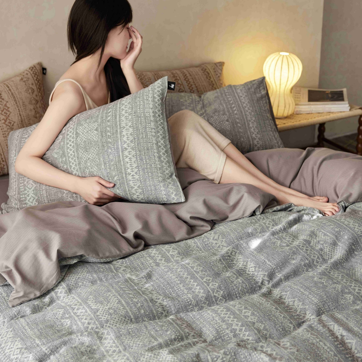 91家纺网 家纺一手货源 找家纺 安莱生活 2025春夏新款空气层色织提花四件套南阳假日系列 南阳假日-银灰