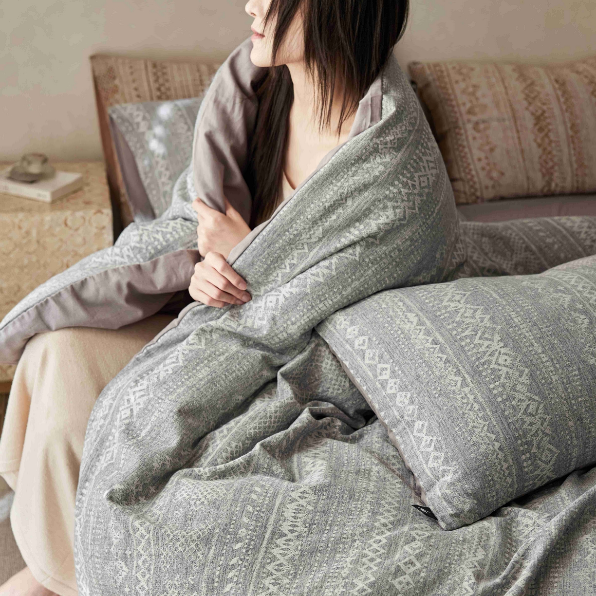 91家纺网 家纺一手货源 找家纺 安莱生活 2025春夏新款空气层色织提花四件套南阳假日系列 南阳假日-银灰