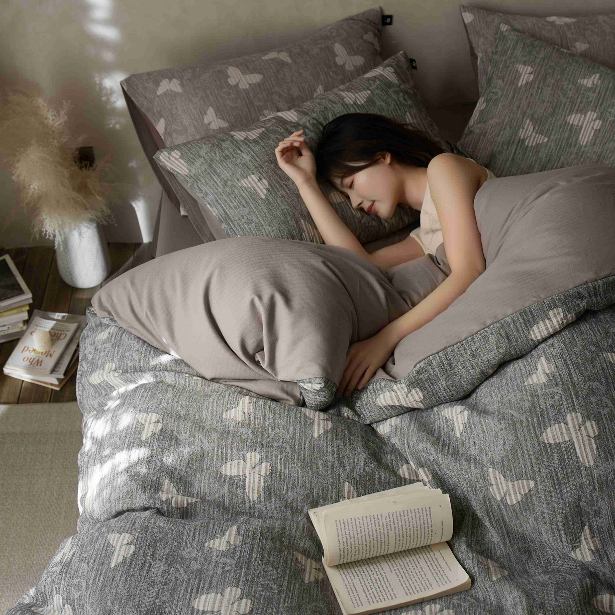 91家纺网 家纺一手货源 找家纺 安莱生活 2025春夏新款空气层色织提花四件套蝴蝶美梦系列 蝴蝶美梦-深灰