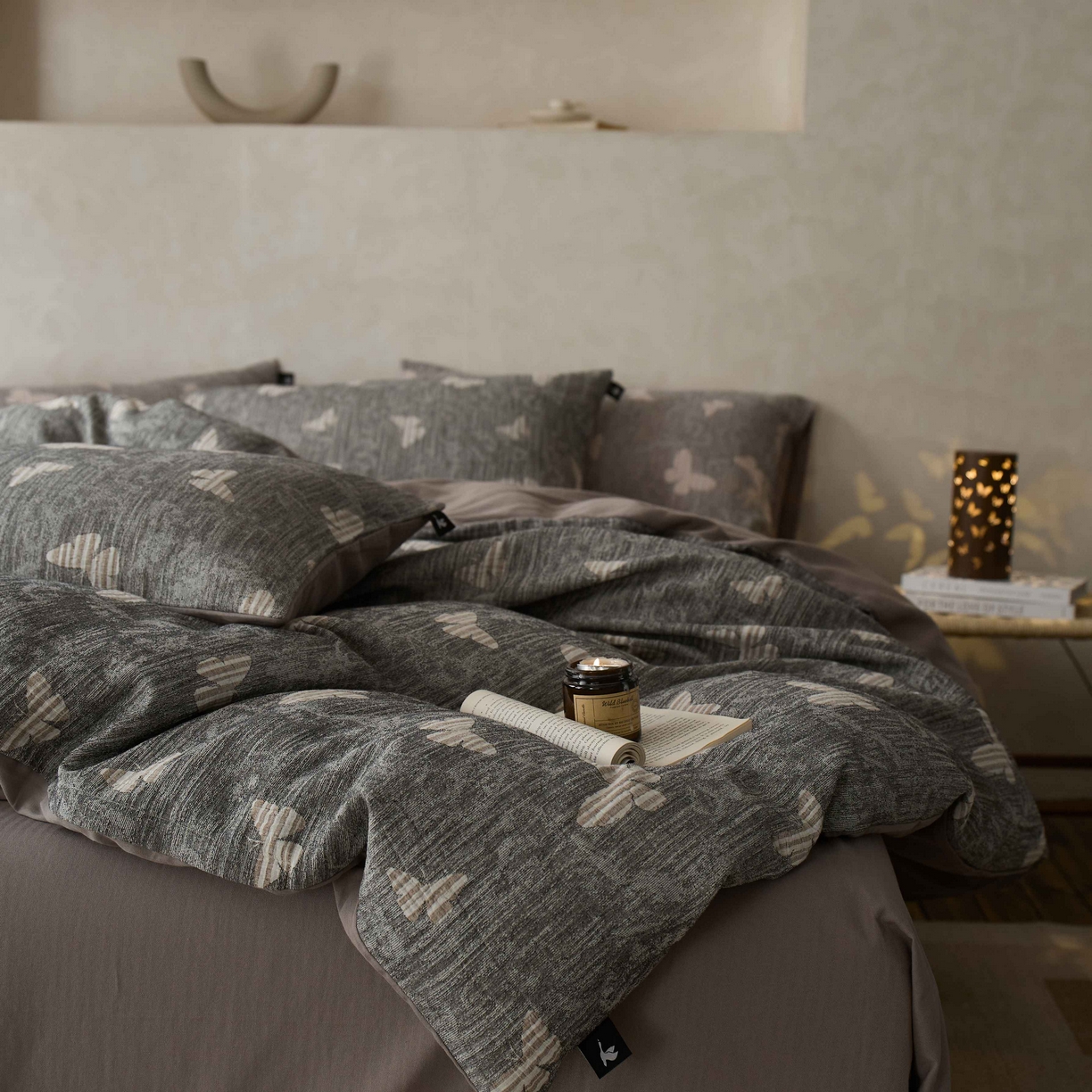 91家纺网 家纺一手货源 找家纺 安莱生活 2025春夏新款空气层色织提花四件套蝴蝶美梦系列 蝴蝶美梦-深灰