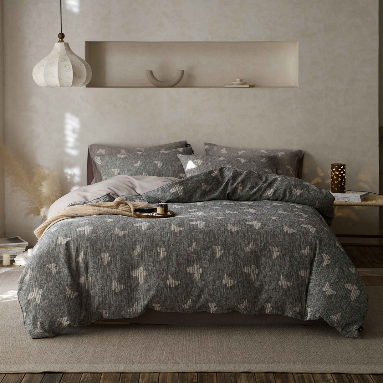 91家纺网 家纺一手货源 找家纺 安莱生活 2025春夏新款空气层色织提花四件套蝴蝶美梦系列 蝴蝶美梦-深灰