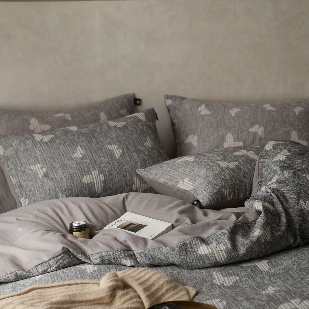 91家纺网 家纺一手货源 找家纺 安莱生活 2025春夏新款空气层色织提花四件套蝴蝶美梦系列 蝴蝶美梦-深灰