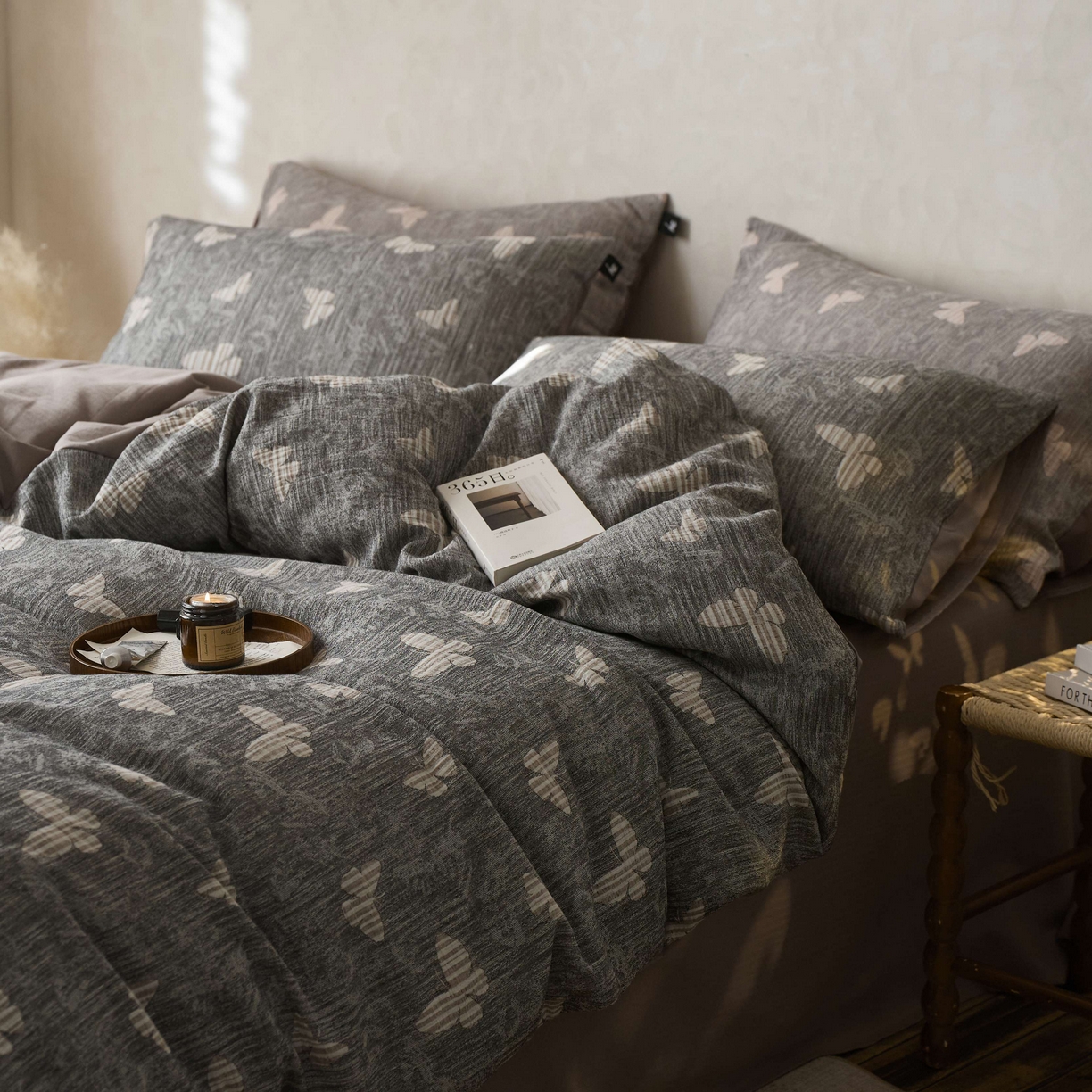 91家纺网 家纺一手货源 找家纺 安莱生活 2025春夏新款空气层色织提花四件套蝴蝶美梦系列 蝴蝶美梦-深灰