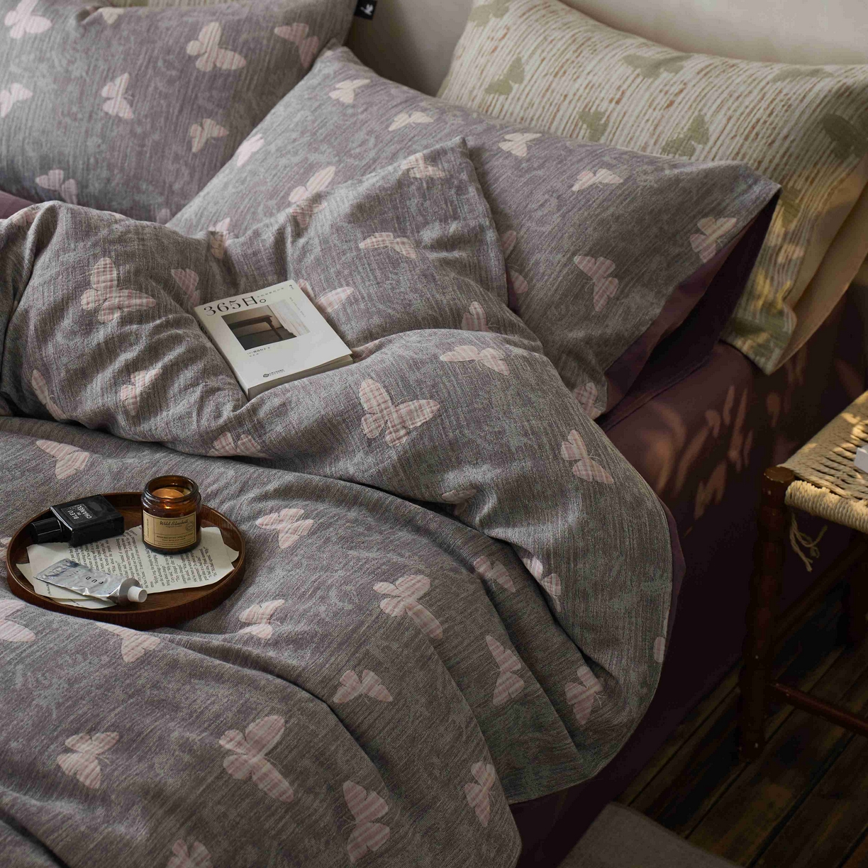 91家纺网 家纺一手货源 找家纺 安莱生活 2025春夏新款空气层色织提花四件套蝴蝶美梦系列 蝴蝶美梦-灰紫