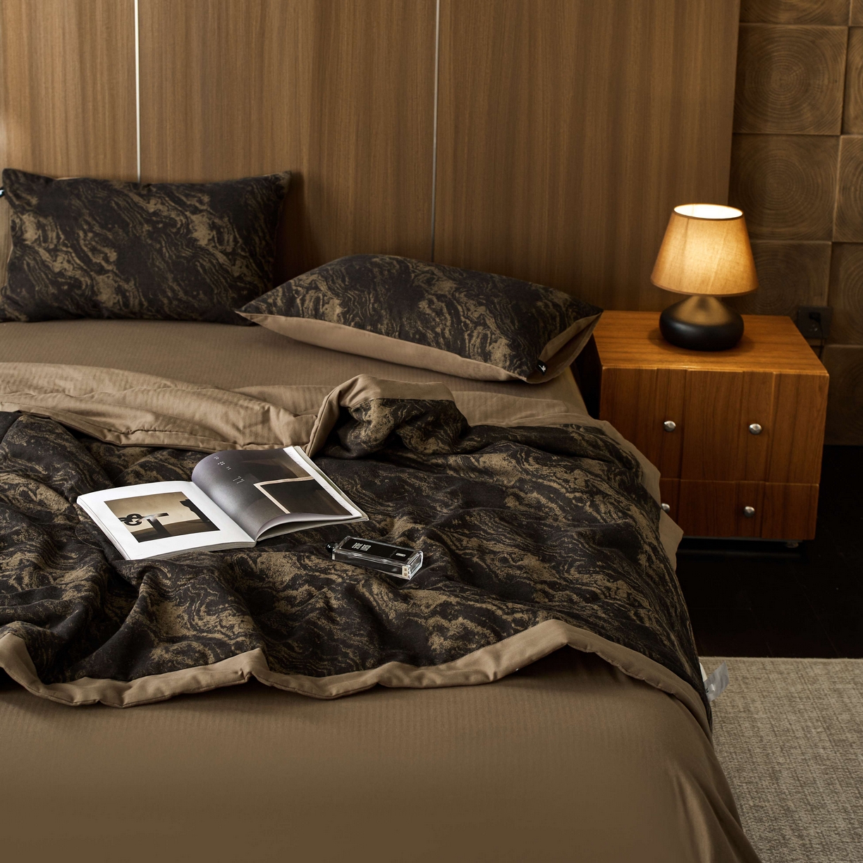 91家纺网 家纺一手货源 找家纺 安莱生活 2025春夏新款40s全棉纯棉色织大提花夏被人字纹系列 镜花园