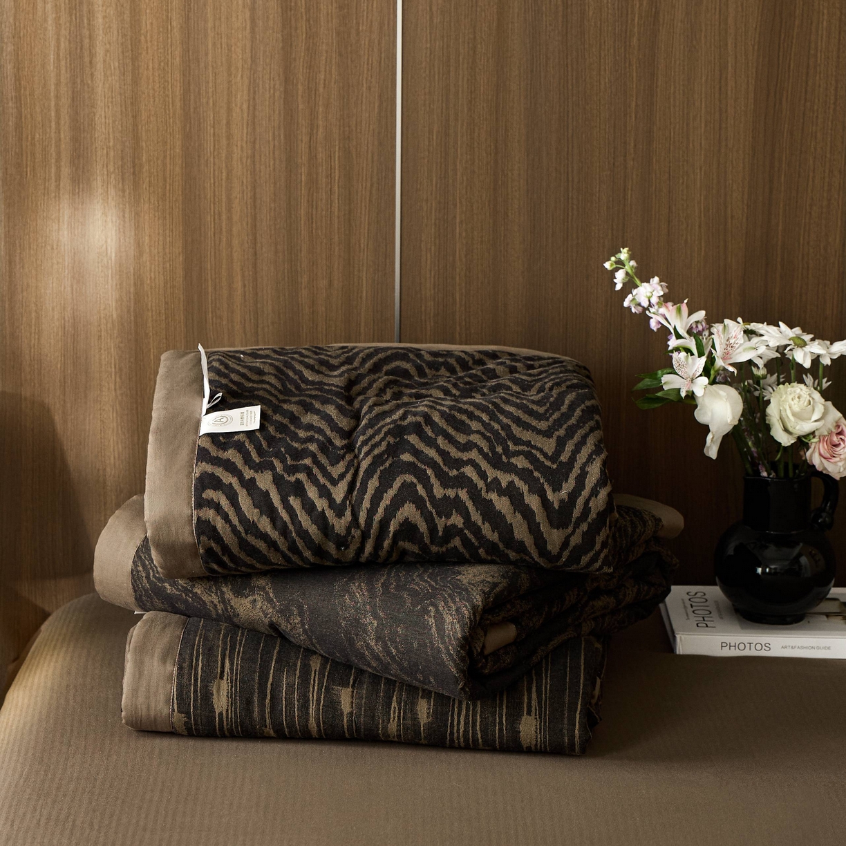 91家纺网 家纺一手货源 找家纺 安莱生活 2025春夏新款40s全棉纯棉色织大提花夏被人字纹系列 组合图仅供展示