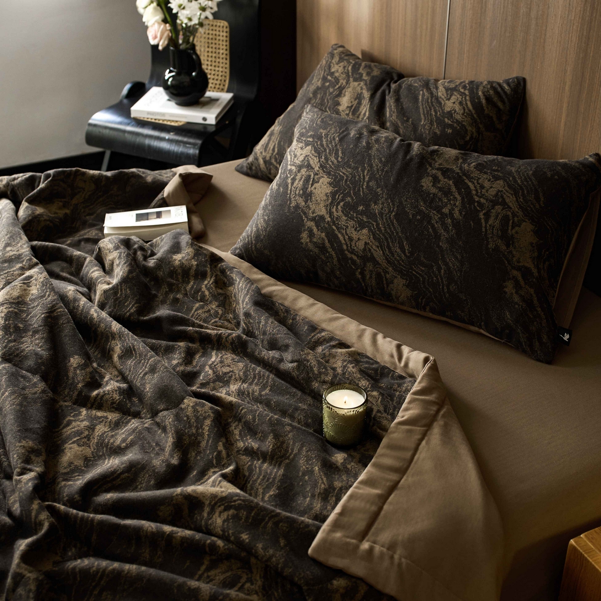 91家纺网 家纺一手货源 找家纺 安莱生活 2025春夏新款40s全棉纯棉色织大提花夏被人字纹系列 镜花园