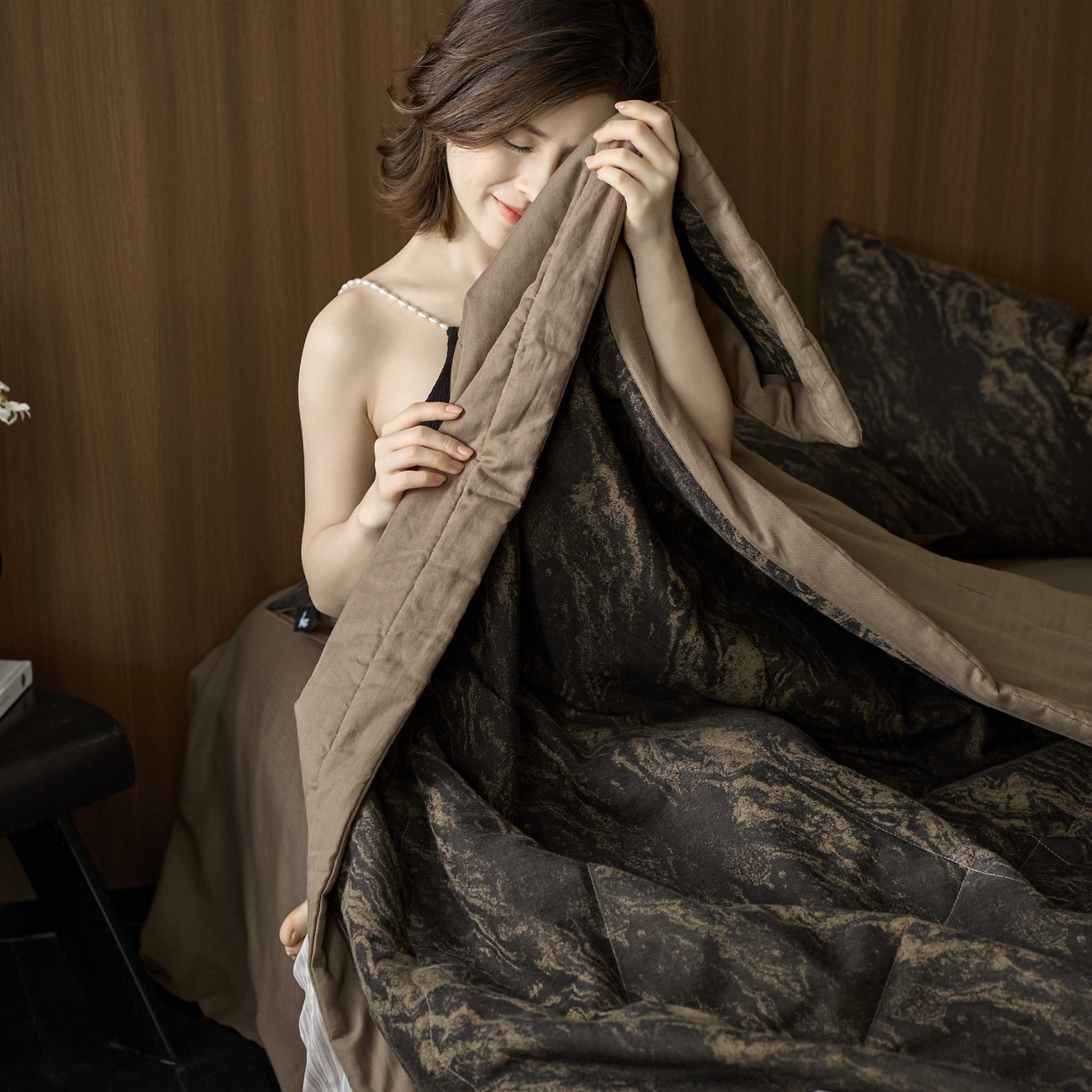 91家纺网 家纺一手货源 找家纺 安莱生活 2025春夏新款40s全棉纯棉色织大提花夏被人字纹系列 镜花园