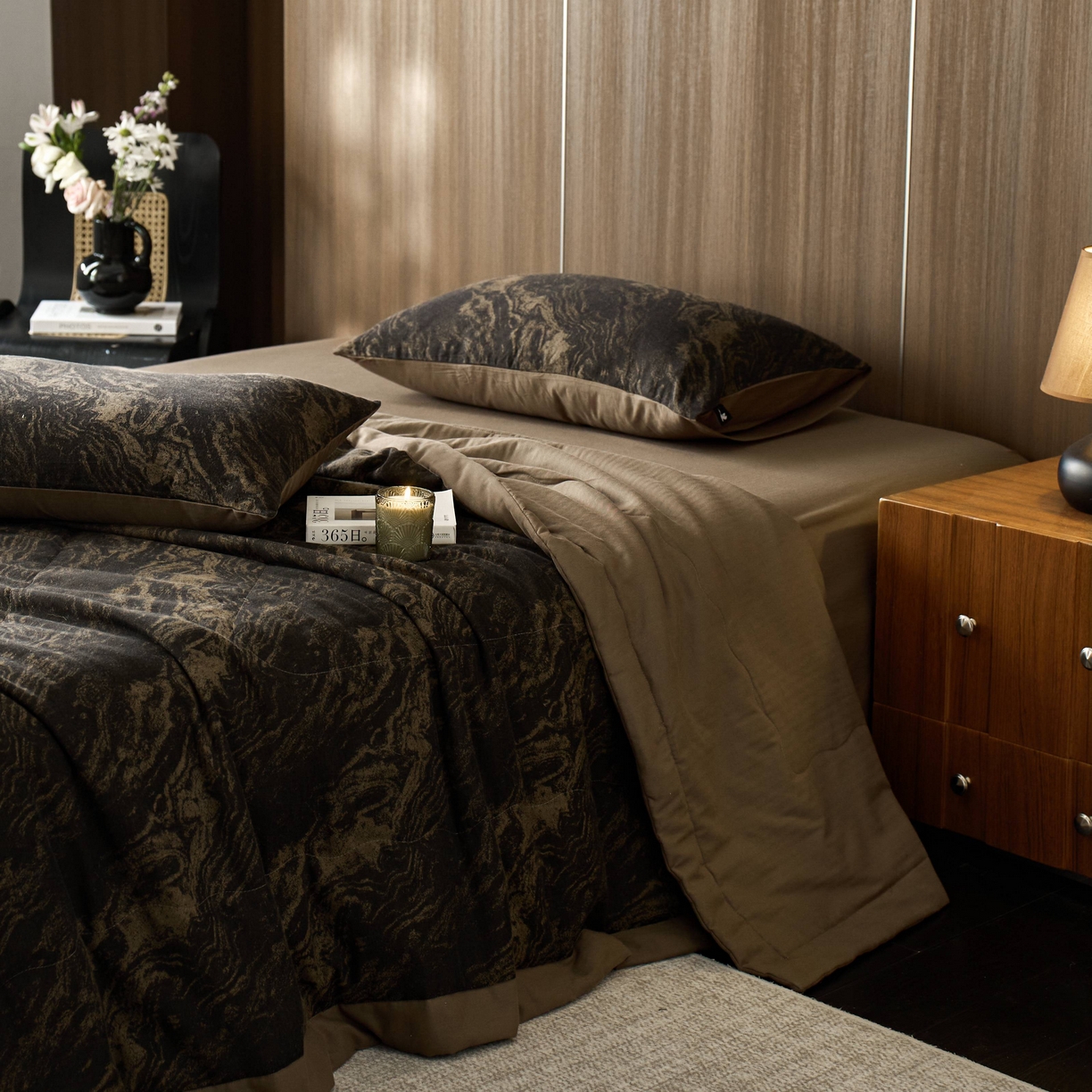 91家纺网 家纺一手货源 找家纺 安莱生活 2025春夏新款40s全棉纯棉色织大提花夏被人字纹系列 镜花园