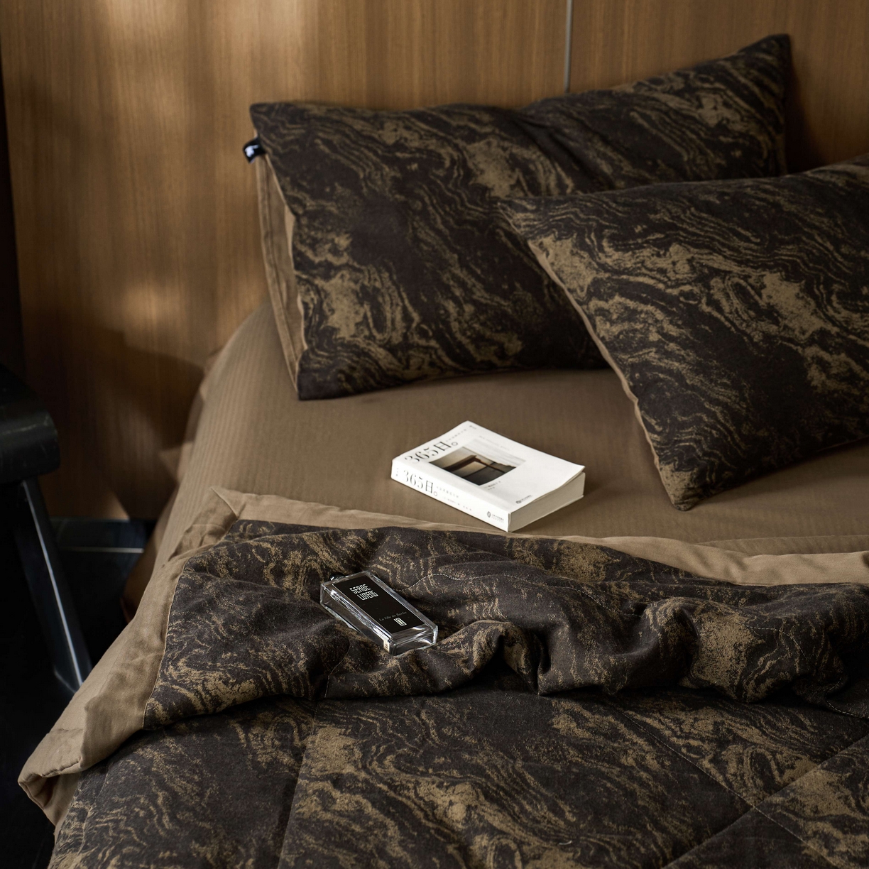 91家纺网 家纺一手货源 找家纺 安莱生活 2025春夏新款40s全棉纯棉色织大提花夏被人字纹系列 镜花园