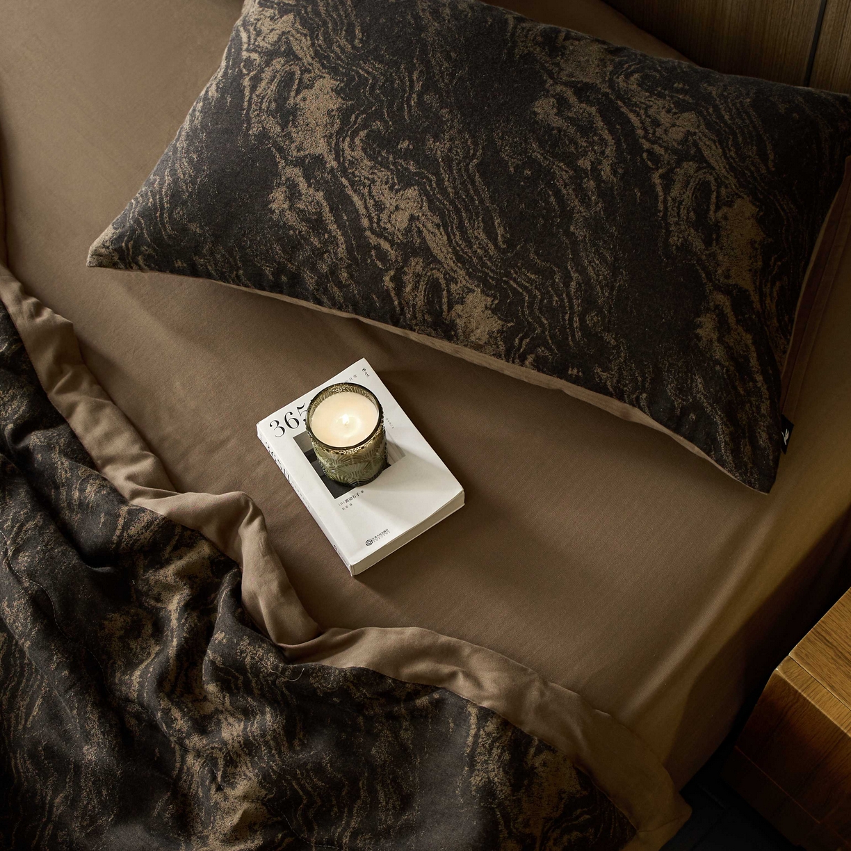 91家纺网 家纺一手货源 找家纺 安莱生活 2025春夏新款40s全棉纯棉色织大提花夏被人字纹系列 镜花园