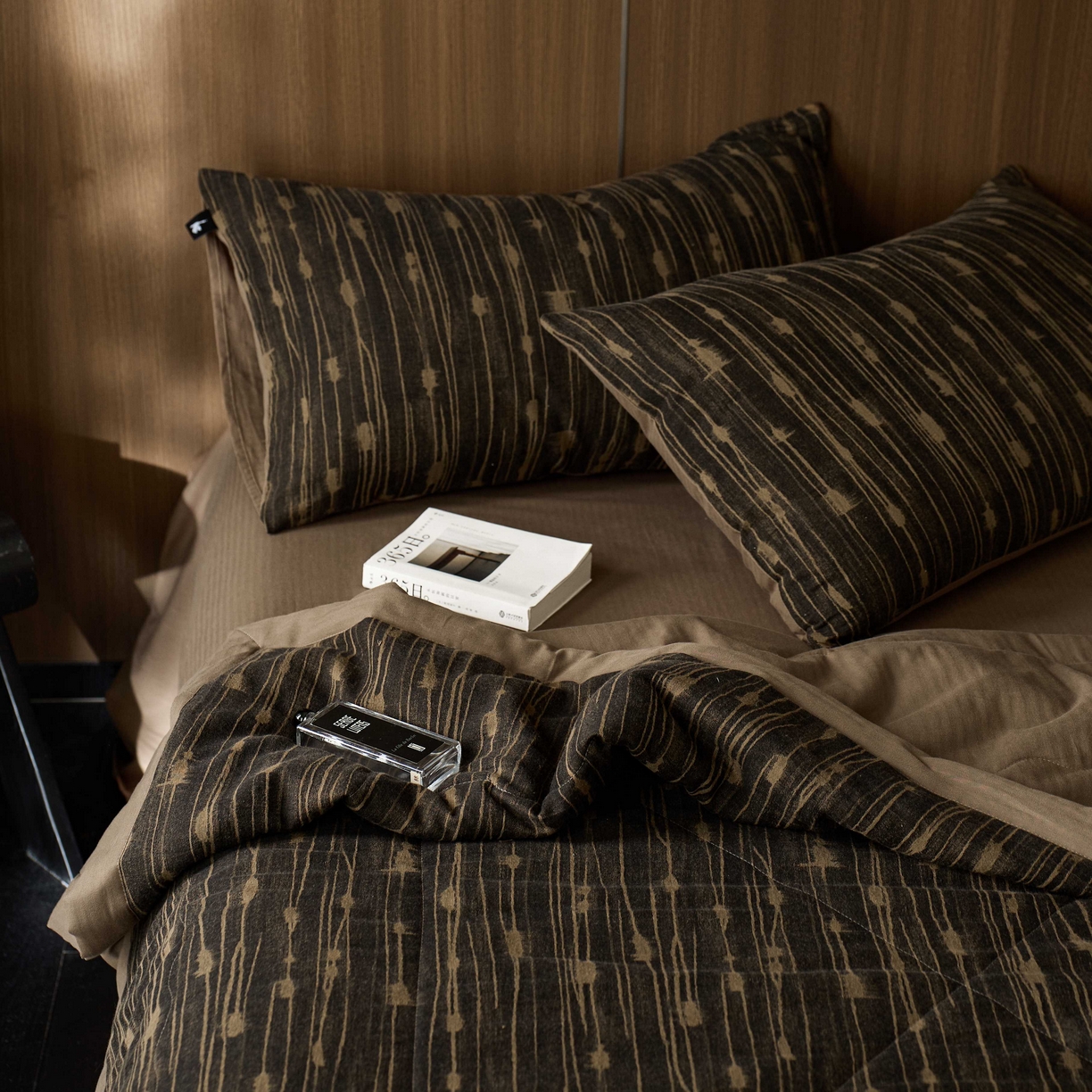 91家纺网 家纺一手货源 找家纺 安莱生活 2025春夏新款40s全棉纯棉色织大提花夏被人字纹系列 米兰迪