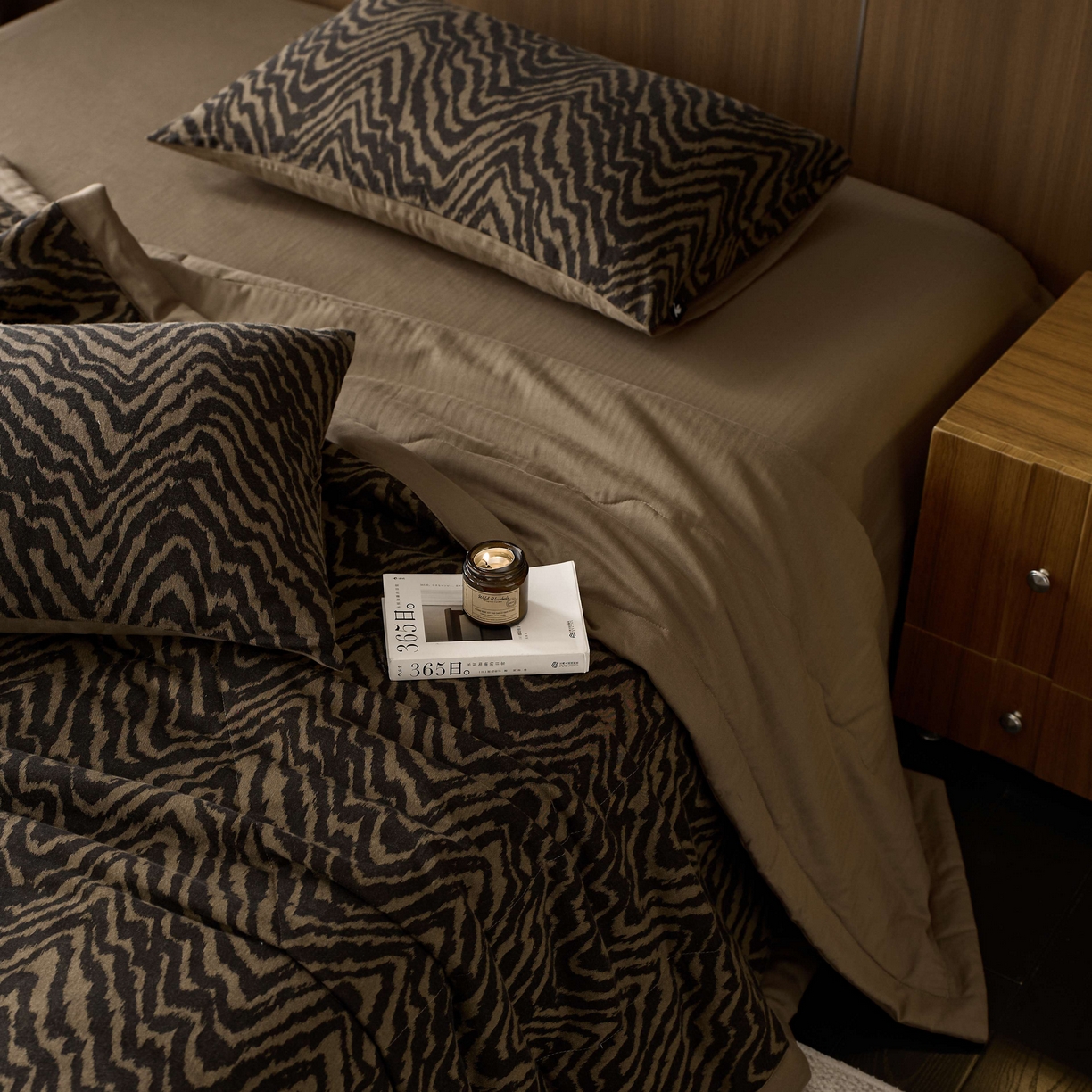 91家纺网 家纺一手货源 找家纺 安莱生活 2025春夏新款40s全棉纯棉色织大提花夏被人字纹系列 尤里