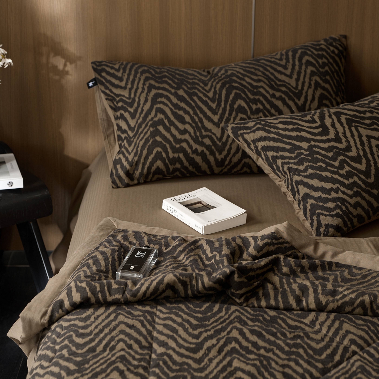 91家纺网 家纺一手货源 找家纺 安莱生活 2025春夏新款40s全棉纯棉色织大提花夏被人字纹系列 尤里