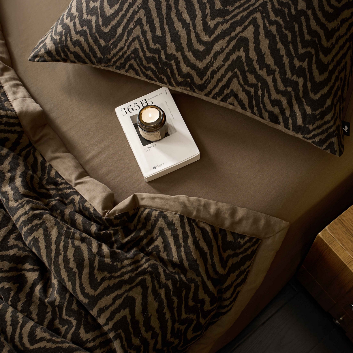 91家纺网 家纺一手货源 找家纺 安莱生活 2025春夏新款40s全棉纯棉色织大提花夏被人字纹系列 尤里