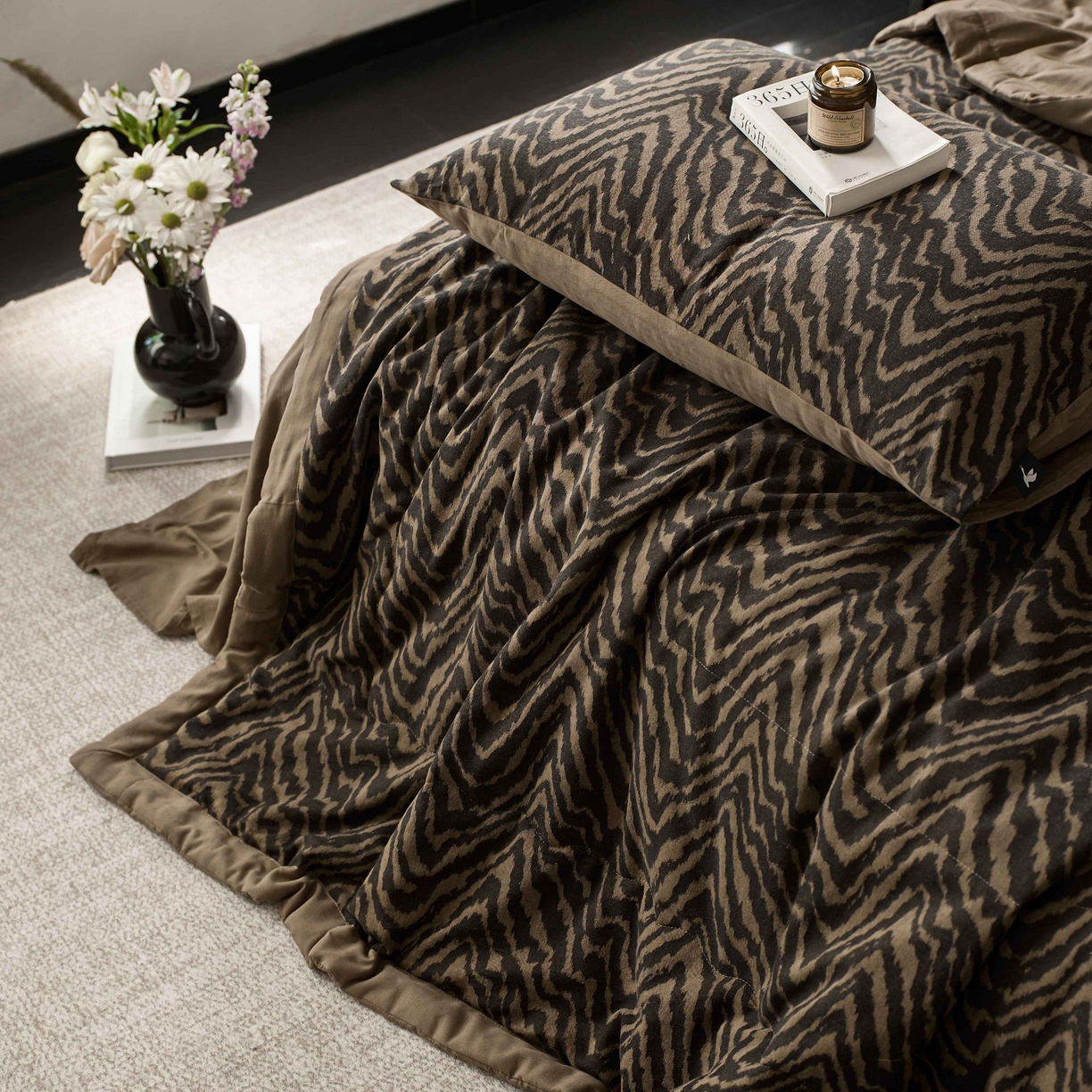 91家纺网 家纺一手货源 找家纺 安莱生活 2025春夏新款40s全棉纯棉色织大提花夏被人字纹系列 尤里