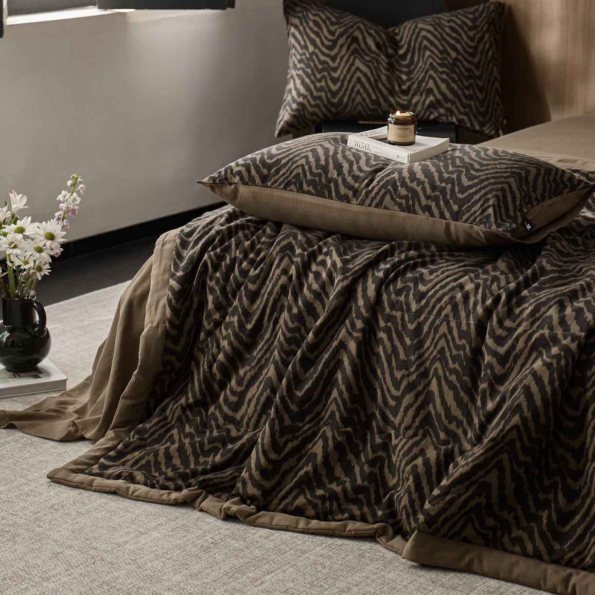 91家纺网 家纺一手货源 找家纺 安莱生活 2025春夏新款40s全棉纯棉色织大提花夏被人字纹系列 尤里