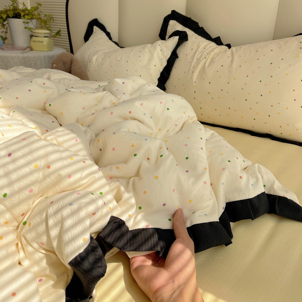 91家纺网 家纺一手货源 找家纺 （总）韩巢家纺 2025新款黑皱皱双层纱花边款被套四件套直播热销款学生宿舍床单三件套-（提供卖家秀）