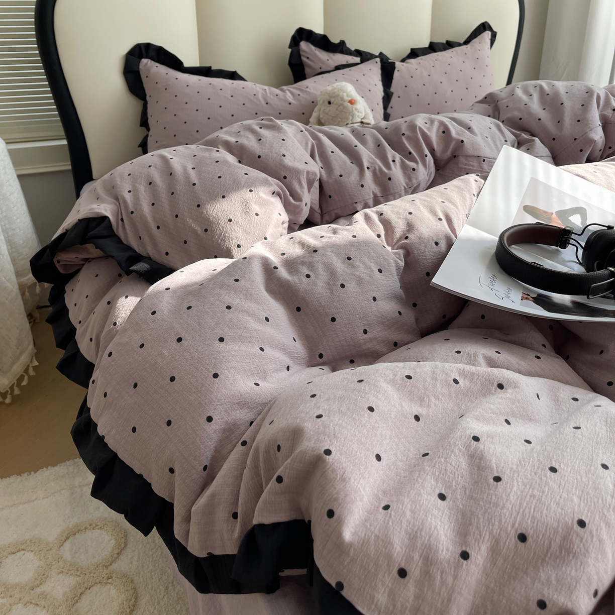 91家纺网 家纺一手货源 找家纺 韩巢家纺 2025新款黑皱皱双层纱花边款被套四件套直播热销款学生宿舍床单三件套-（提供卖家秀） 黑丁香紫波点【黑皱皱花边款】