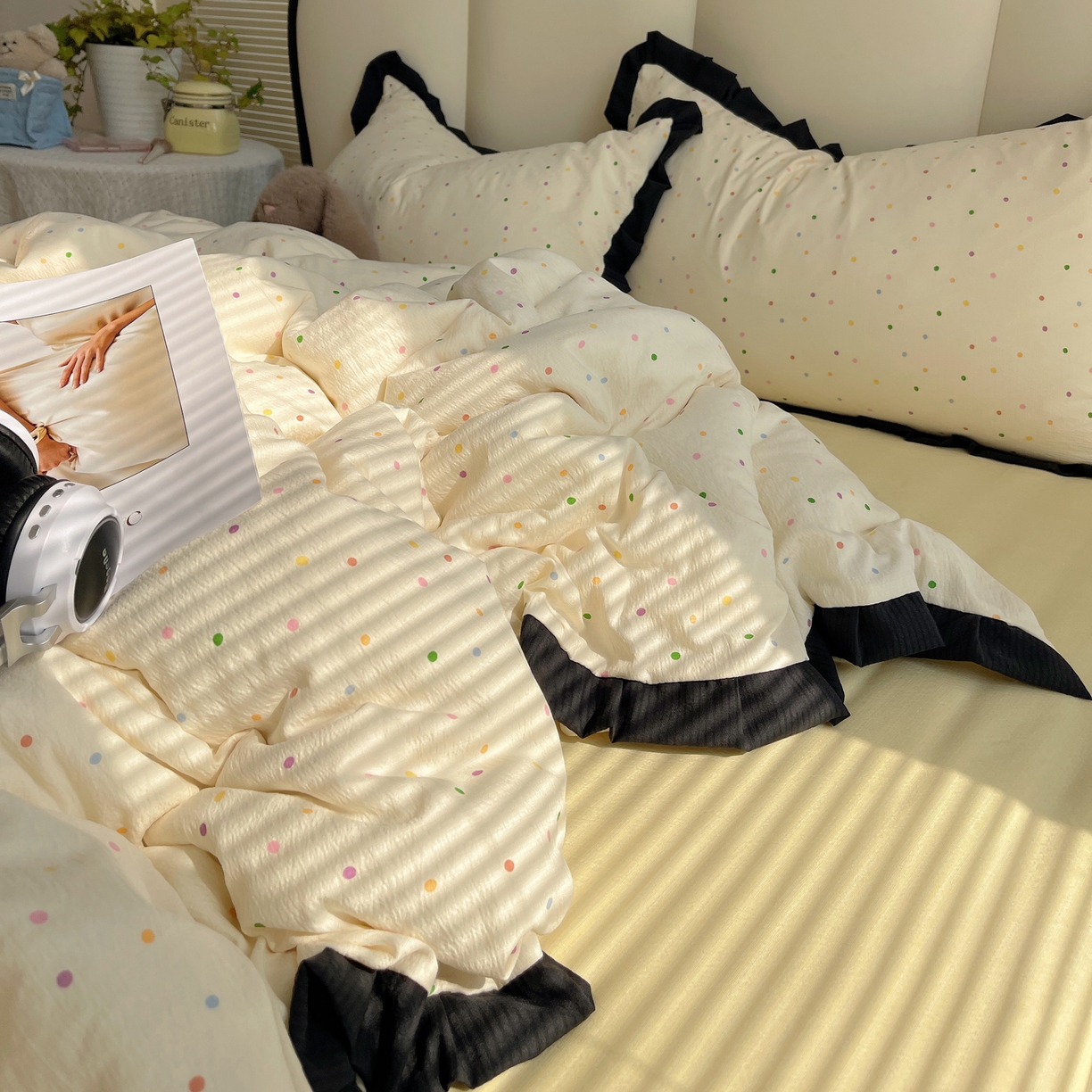 91家纺网 家纺一手货源 找家纺 韩巢家纺 2025新款黑皱皱双层纱花边款被套四件套直播热销款学生宿舍床单三件套-（提供卖家秀） 波点世界【黑皱皱花边款】