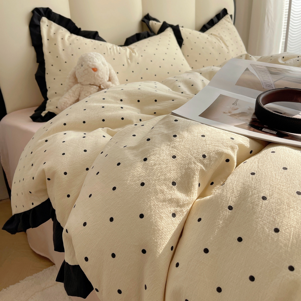 91家纺网 家纺一手货源 找家纺 韩巢家纺 2025新款黑皱皱双层纱花边款被套四件套直播热销款学生宿舍床单三件套-（提供卖家秀） 米黄波点【黑皱皱花边款】