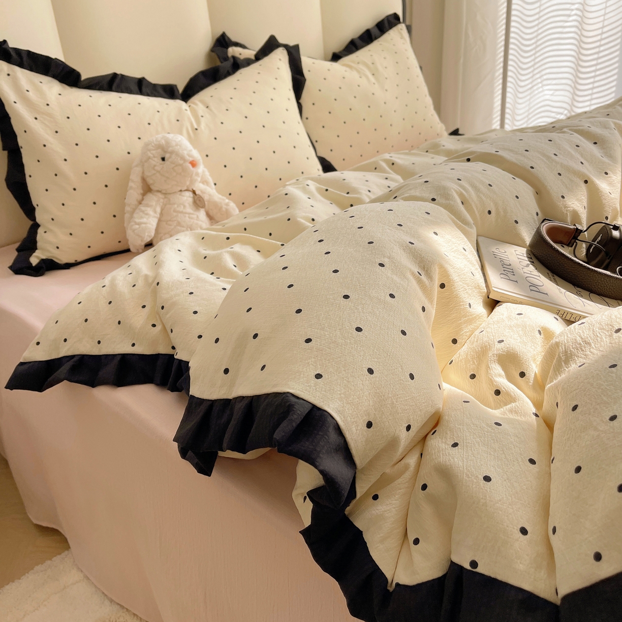 91家纺网 家纺一手货源 找家纺 韩巢家纺 2025新款黑皱皱双层纱花边款被套四件套直播热销款学生宿舍床单三件套-（提供卖家秀） 米黄波点【黑皱皱花边款】
