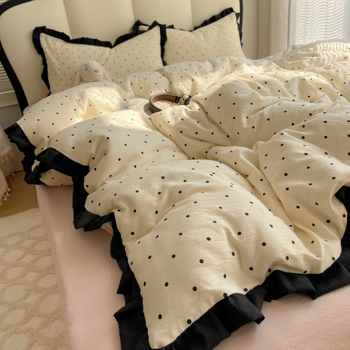 91家纺网 家纺一手货源 找家纺 韩巢家纺 2025新款黑皱皱双层纱花边款被套四件套直播热销款学生宿舍床单三件套-（提供卖家秀） 米黄波点【黑皱皱花边款】