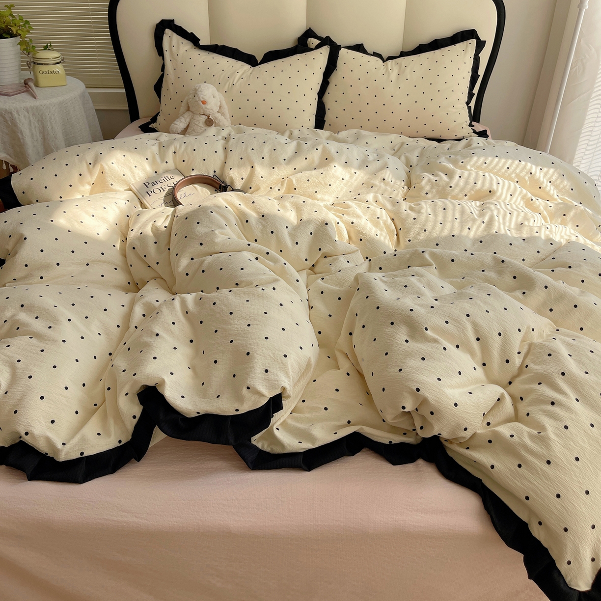 91家纺网 家纺一手货源 找家纺 韩巢家纺 2025新款黑皱皱双层纱花边款被套四件套直播热销款学生宿舍床单三件套-（提供卖家秀） 米黄波点【黑皱皱花边款】