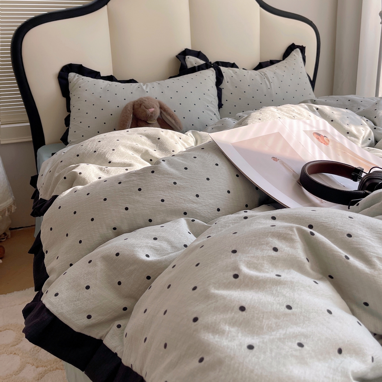 91家纺网 家纺一手货源 找家纺 韩巢家纺 2025新款黑皱皱双层纱花边款被套四件套直播热销款学生宿舍床单三件套-（提供卖家秀） 蓝灰波点【黑皱皱花边款】