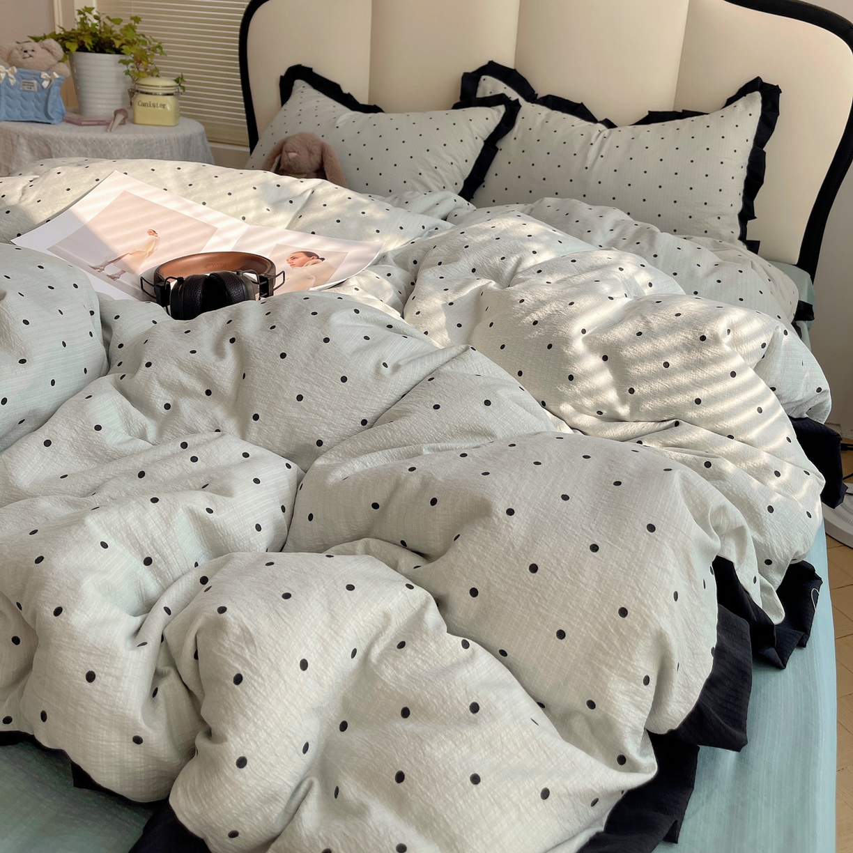 91家纺网 家纺一手货源 找家纺 韩巢家纺 2025新款黑皱皱双层纱花边款被套四件套直播热销款学生宿舍床单三件套-（提供卖家秀） 蓝灰波点【黑皱皱花边款】