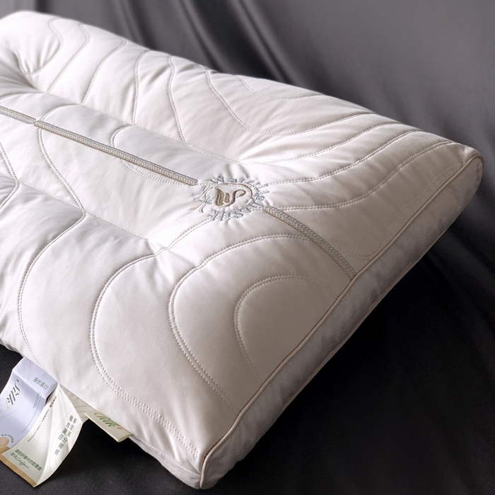 91家纺网 家纺一手货源 找家纺 （总）方回家纺2025新款优雅水光蚕丝复合枕