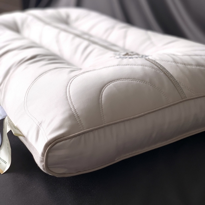 91家纺网 家纺一手货源 找家纺 （总）方回家纺2025新款优雅水光蚕丝复合枕