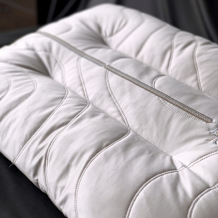 91家纺网 家纺一手货源 找家纺 （总）方回家纺2025新款优雅水光蚕丝复合枕