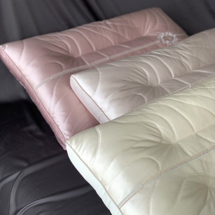 91家纺网 家纺一手货源 找家纺 （总）方回家纺2025新款优雅水光蚕丝复合枕