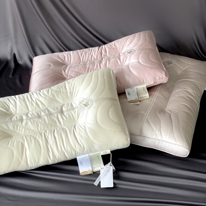 91家纺网 家纺一手货源 找家纺 （总）方回家纺2025新款优雅水光蚕丝复合枕