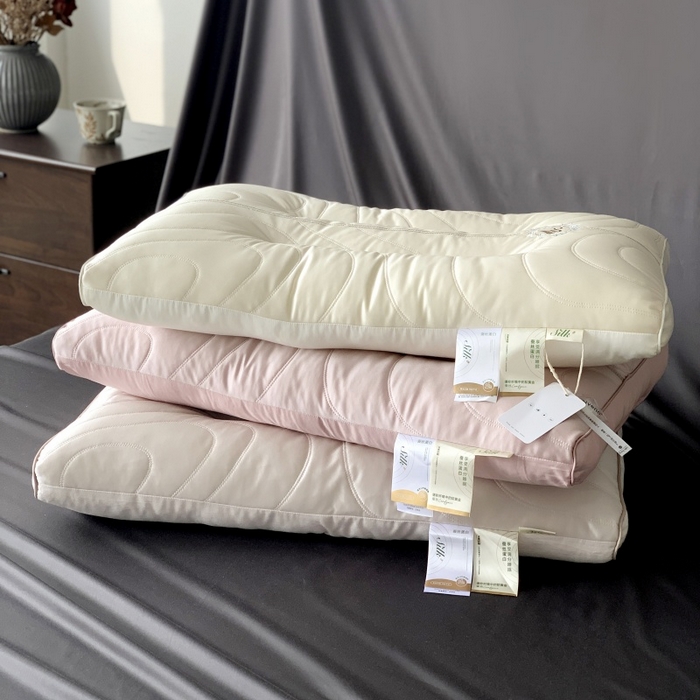 91家纺网 家纺一手货源 找家纺 （总）方回家纺2025新款优雅水光蚕丝复合枕