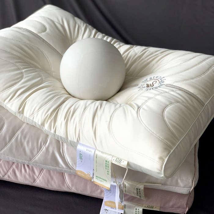 91家纺网 家纺一手货源 找家纺 （总）方回家纺2025新款优雅水光蚕丝复合枕