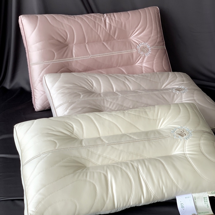 91家纺网 家纺一手货源 找家纺 （总）方回家纺2025新款优雅水光蚕丝复合枕