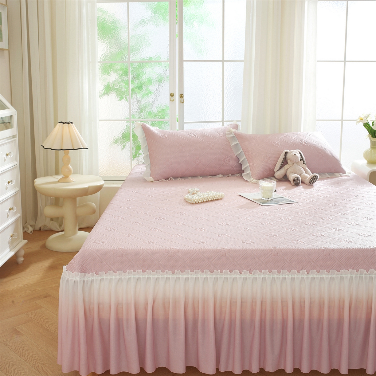 91家纺网 家纺一手货源 找家纺 共鸣沙发垫 2025新款凉感四叶草床裙款凉席席子 床裙四叶草粉色