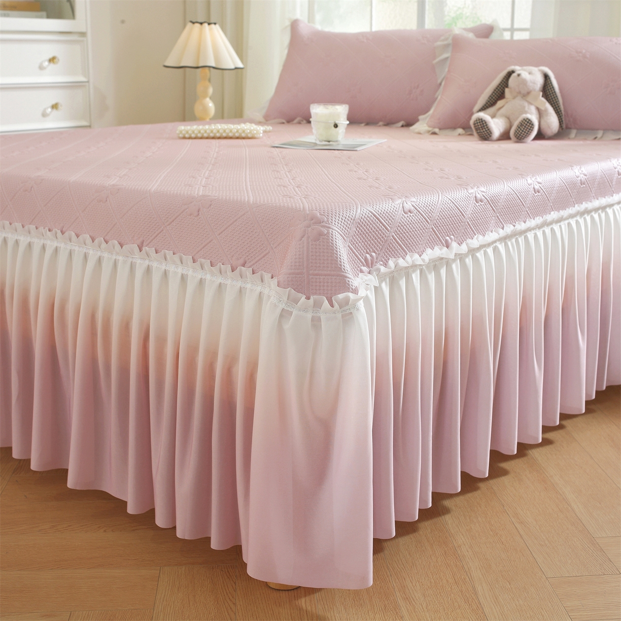 91家纺网 家纺一手货源 找家纺 共鸣沙发垫 2025新款凉感四叶草床裙款凉席席子 床裙四叶草粉色