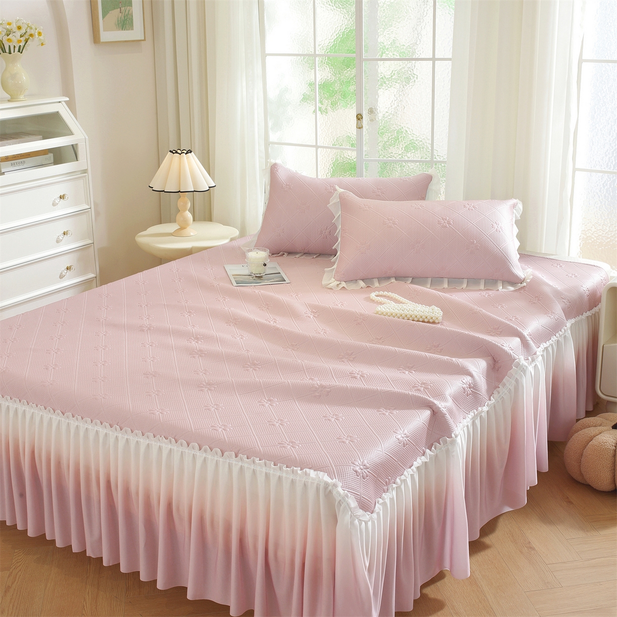 91家纺网 家纺一手货源 找家纺 共鸣沙发垫 2025新款凉感四叶草床裙款凉席席子 床裙四叶草粉色