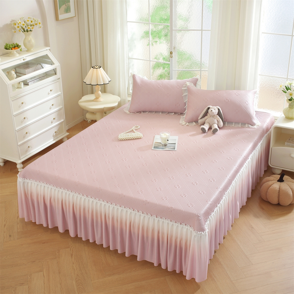 91家纺网 家纺一手货源 找家纺 共鸣沙发垫 2025新款凉感四叶草床裙款凉席席子 床裙四叶草粉色