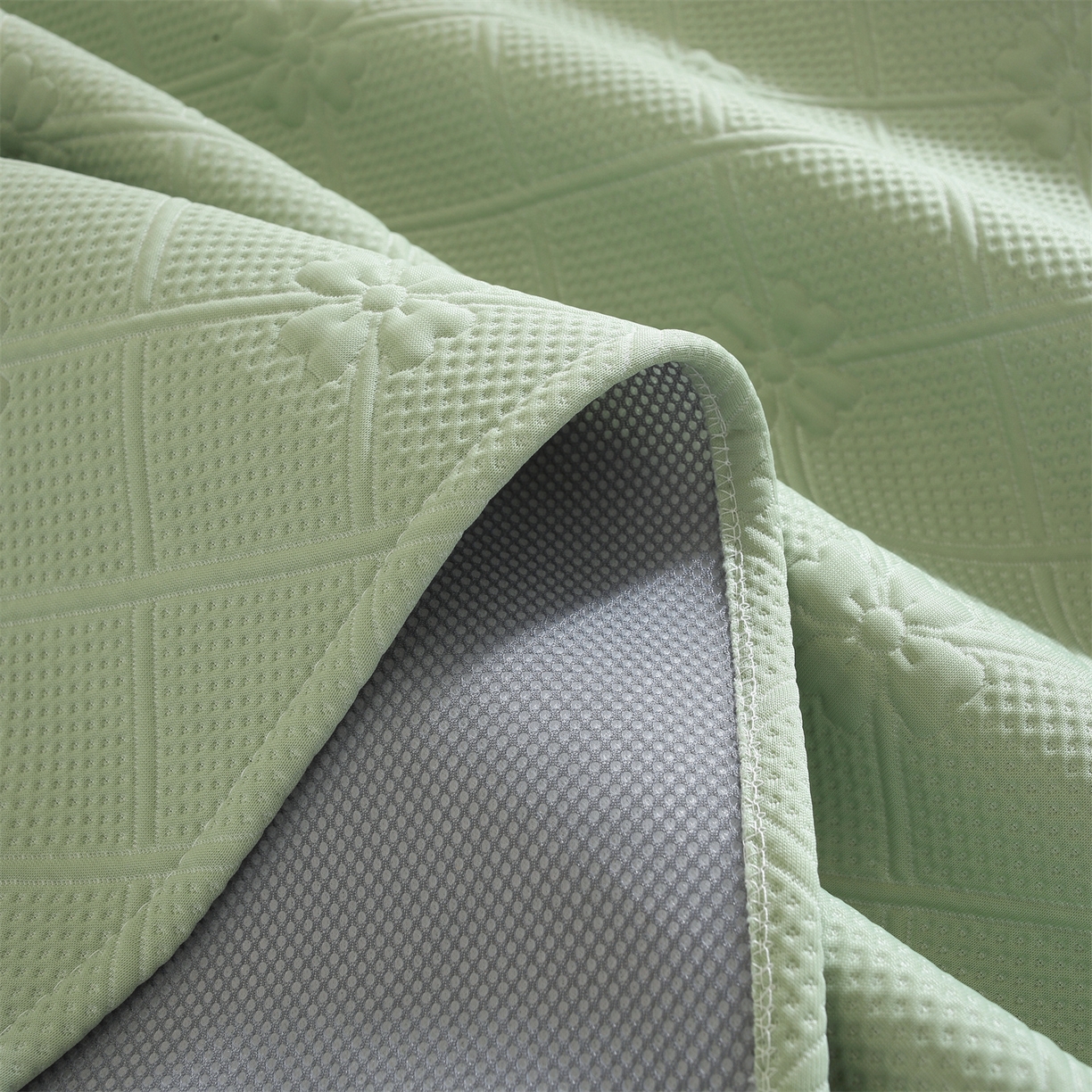 91家纺网 家纺一手货源 找家纺 共鸣沙发垫 2025新款凉感四叶草床裙款凉席席子 床裙四叶草绿色