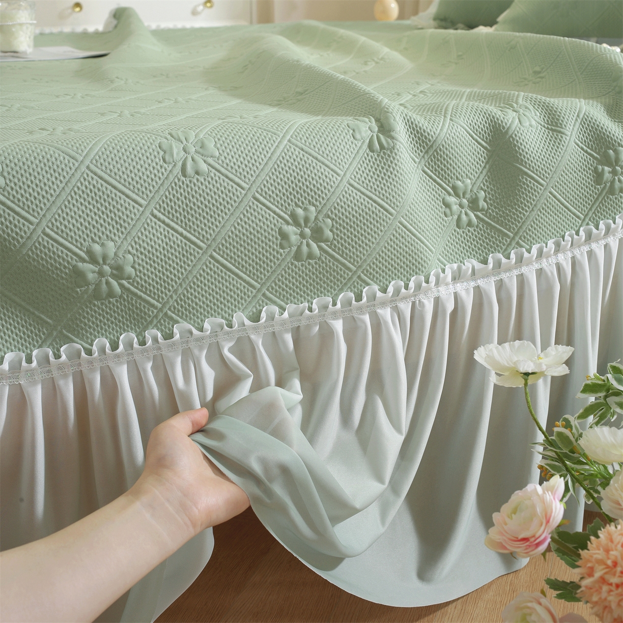 91家纺网 家纺一手货源 找家纺 共鸣沙发垫 2025新款凉感四叶草床裙款凉席席子 床裙四叶草绿色